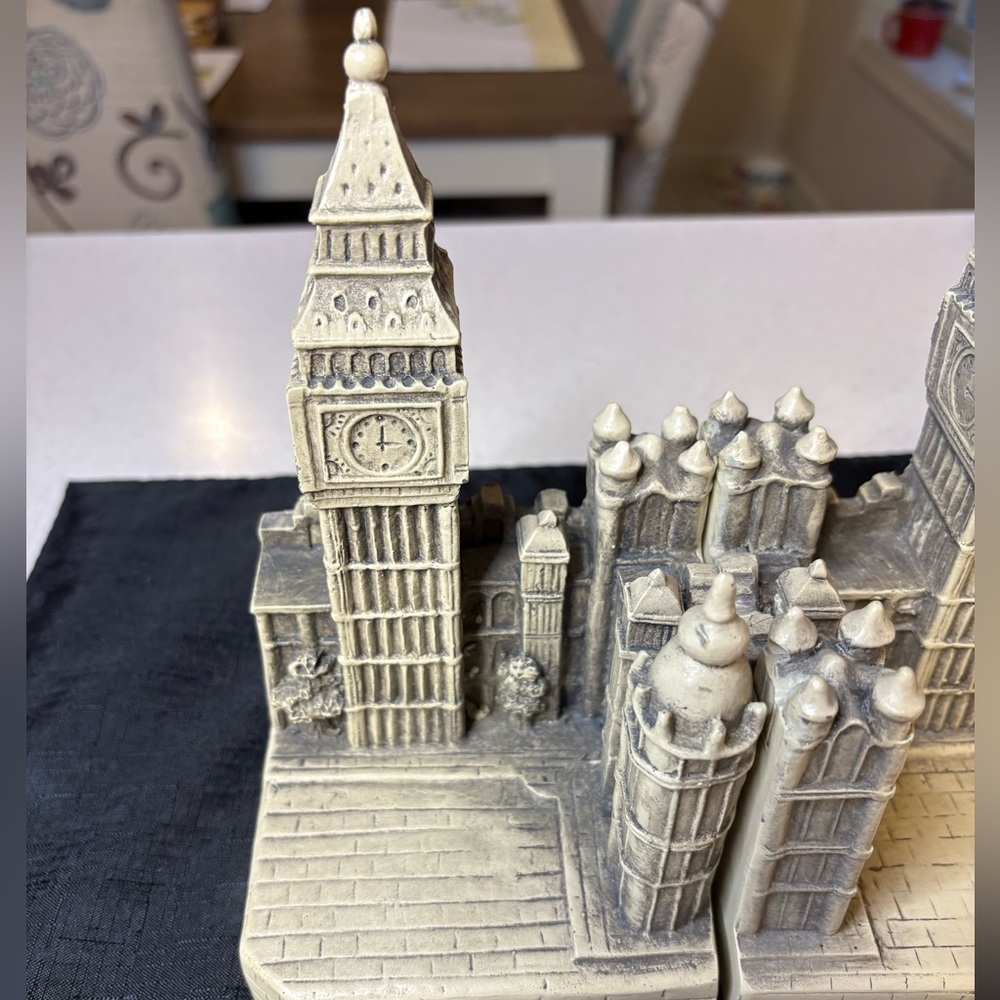 Decorative Big Ben Bookends - Picture 3 of 12